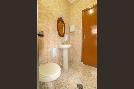 Casa à venda com 200m², 2 quartos e 4 vagas Casa à venda com 200m², 2 quartos e 4 vagasBanheiro Social