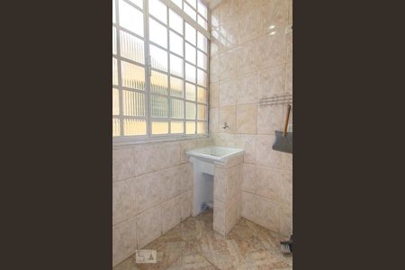 Casa à venda com 200m², 2 quartos e 4 vagas Casa à venda com 200m², 2 quartos e 4 vagasLavanderia