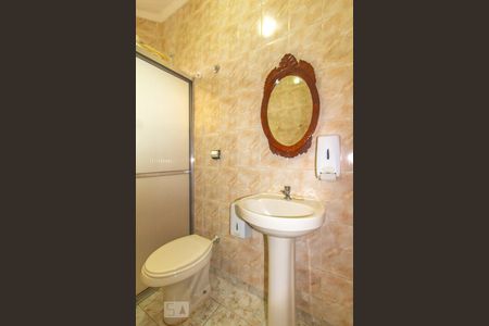 Casa à venda com 200m², 2 quartos e 4 vagas Casa à venda com 200m², 2 quartos e 4 vagasBanheiro Social