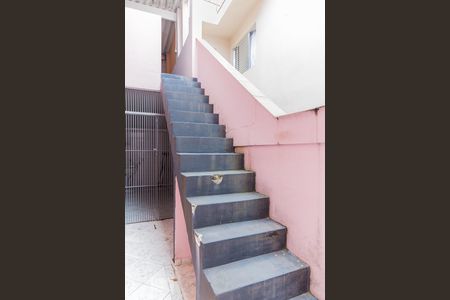 Casa à venda com 95m², 2 quartos e 2 vagasEscada