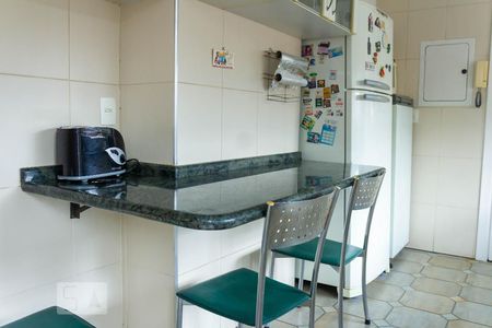 Casa à venda com 300m², 4 quartos e 3 vagas Casa à venda com 300m², 4 quartos e 3 vagasCozinha