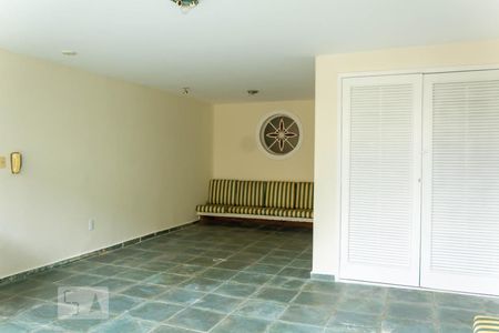 Casa à venda com 300m², 4 quartos e 3 vagas Casa à venda com 300m², 4 quartos e 3 vagasSalão de Festas