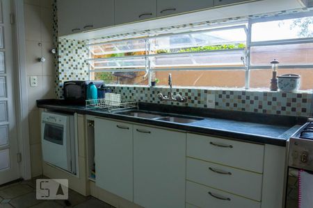 Casa à venda com 300m², 4 quartos e 3 vagas Casa à venda com 300m², 4 quartos e 3 vagasCozinha