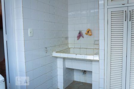 Casa à venda com 300m², 4 quartos e 3 vagas Casa à venda com 300m², 4 quartos e 3 vagasÁrea de Serviço