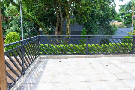 Casa à venda com 300m², 4 quartos e 3 vagas Casa à venda com 300m², 4 quartos e 3 vagasVaranda Quartos