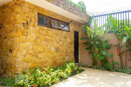 Casa à venda com 300m², 4 quartos e 3 vagas Casa à venda com 300m², 4 quartos e 3 vagasGaragem