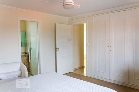 Casa à venda com 300m², 4 quartos e 3 vagas Casa à venda com 300m², 4 quartos e 3 vagasSuíte 1