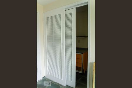 Casa à venda com 300m², 4 quartos e 3 vagas Casa à venda com 300m², 4 quartos e 3 vagasCozinha Salão de Festas