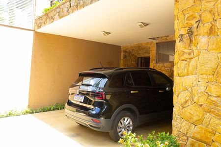 Casa à venda com 300m², 4 quartos e 3 vagas Casa à venda com 300m², 4 quartos e 3 vagasGaragem