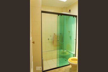 Casa à venda com 300m², 4 quartos e 3 vagas Casa à venda com 300m², 4 quartos e 3 vagasBanheiro 1