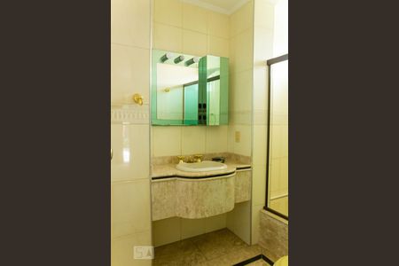 Casa à venda com 300m², 4 quartos e 3 vagas Casa à venda com 300m², 4 quartos e 3 vagasBanheiro Suíte 2