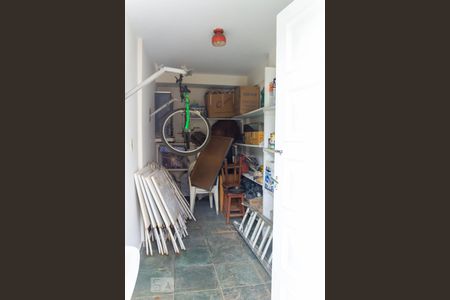 Casa à venda com 300m², 4 quartos e 3 vagas Casa à venda com 300m², 4 quartos e 3 vagasDepósito