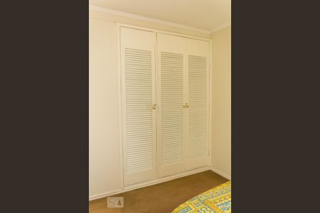 Casa à venda com 300m², 4 quartos e 3 vagas Casa à venda com 300m², 4 quartos e 3 vagasQuarto 1