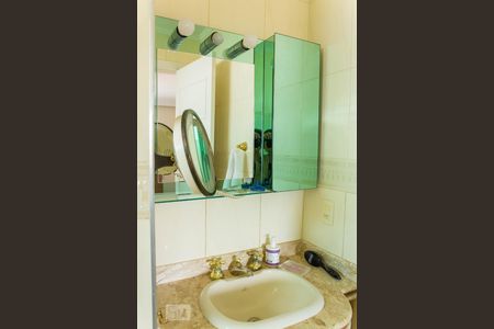 Casa à venda com 300m², 4 quartos e 3 vagas Casa à venda com 300m², 4 quartos e 3 vagasBanheiro Suíte 1