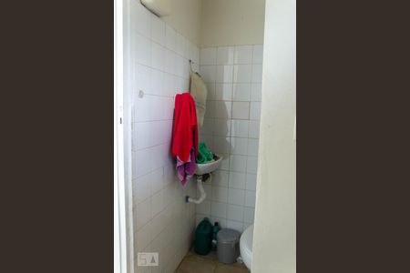 Casa à venda com 300m², 4 quartos e 3 vagas Casa à venda com 300m², 4 quartos e 3 vagasBanheiro de Serviço