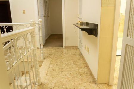 Casa à venda com 300m², 4 quartos e 3 vagas Casa à venda com 300m², 4 quartos e 3 vagasHall Quartos