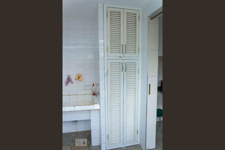 Casa à venda com 300m², 4 quartos e 3 vagas Casa à venda com 300m², 4 quartos e 3 vagasÁrea de Serviço