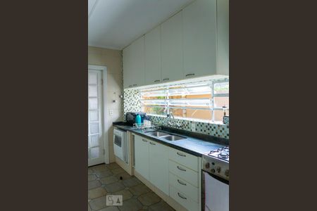 Casa à venda com 300m², 4 quartos e 3 vagas Casa à venda com 300m², 4 quartos e 3 vagasCozinha