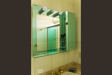 Casa à venda com 300m², 4 quartos e 3 vagas Casa à venda com 300m², 4 quartos e 3 vagasBanheiro Suíte 2