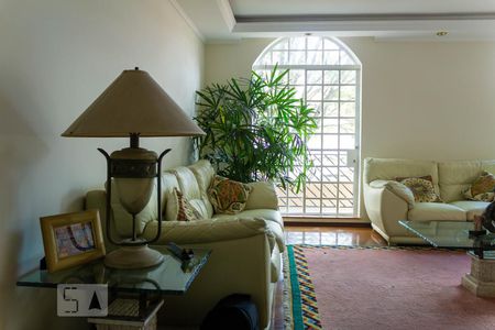 Casa à venda com 300m², 4 quartos e 3 vagas Casa à venda com 300m², 4 quartos e 3 vagasSala de Estar