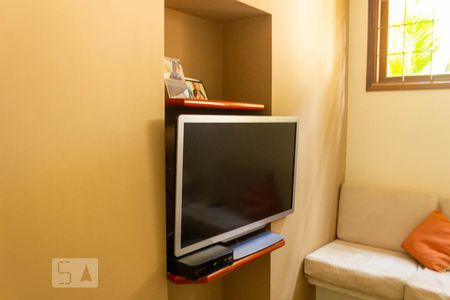 Casa à venda com 300m², 4 quartos e 3 vagas Casa à venda com 300m², 4 quartos e 3 vagasSala de TV