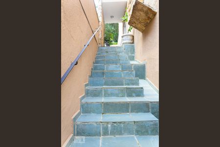 Casa à venda com 300m², 4 quartos e 3 vagas Casa à venda com 300m², 4 quartos e 3 vagasEscadas Churrasqueira