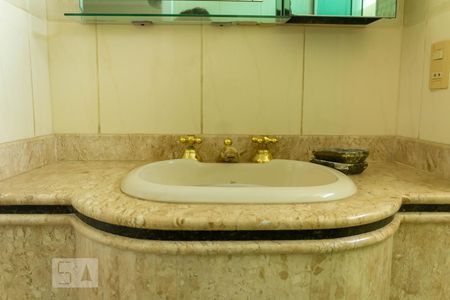 Casa à venda com 300m², 4 quartos e 3 vagas Casa à venda com 300m², 4 quartos e 3 vagasBanheiro Suíte 2