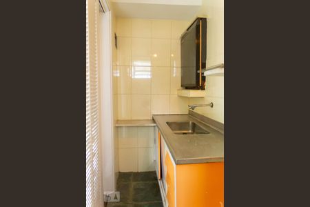 Casa à venda com 300m², 4 quartos e 3 vagas Casa à venda com 300m², 4 quartos e 3 vagasCozinha Salão de Festas