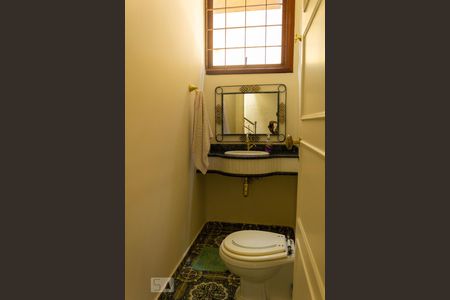 Casa à venda com 300m², 4 quartos e 3 vagas Casa à venda com 300m², 4 quartos e 3 vagasLavabo