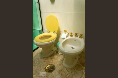 Casa à venda com 300m², 4 quartos e 3 vagas Casa à venda com 300m², 4 quartos e 3 vagasBanheiro 1