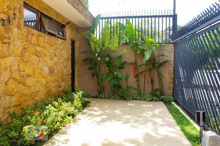 Casa à venda com 300m², 4 quartos e 3 vagas Casa à venda com 300m², 4 quartos e 3 vagasGaragem