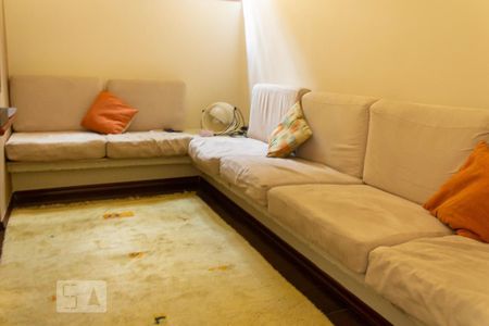 Casa à venda com 300m², 4 quartos e 3 vagas Casa à venda com 300m², 4 quartos e 3 vagasSala de TV