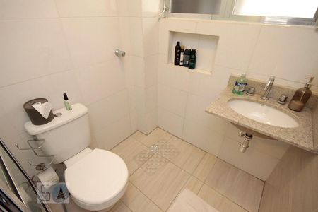 Banheiro de kitnet/studio para alugar com 1 quarto, 43m² em Bela Vista, São Paulo