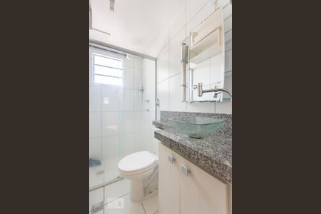 Banheiro de apartamento à venda com 2 quartos, 45m² em Loteamento Parque São Martinho, Campinas