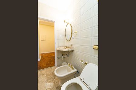 Apartamento à venda com 200m², 4 quartos e 2 vagas Apartamento à venda com 200m², 4 quartos e 2 vagasBanheiro 2