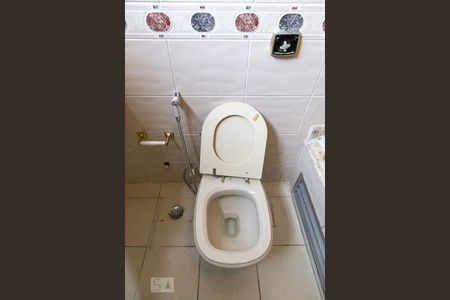 Apartamento à venda com 200m², 4 quartos e 2 vagas Apartamento à venda com 200m², 4 quartos e 2 vagasBanheiro da Suíte