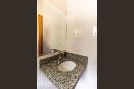 Casa de condomínio para alugar com 42m², 2 quartos e sem vagaBanheiro