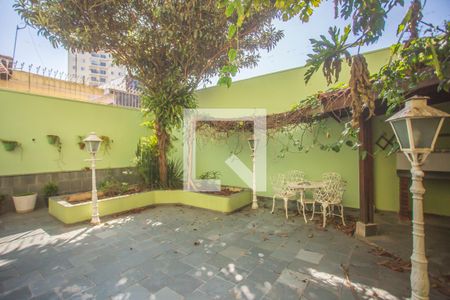 Casa à venda com 200m², 4 quartos e 3 vagasQuintal