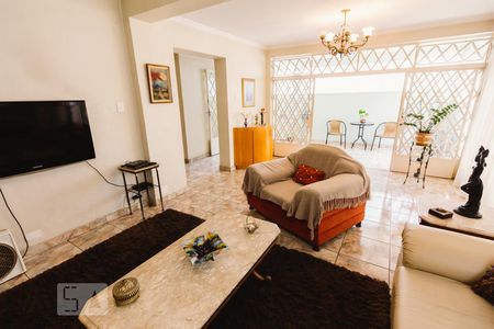 Casa à venda com 180m², 4 quartos e 4 vagasSala