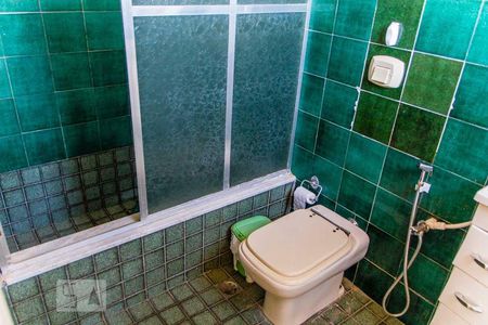 Apartamento à venda com 140m², 3 quartos e 2 vagas Apartamento à venda com 140m², 3 quartos e 2 vagasBanheiro da Suíte