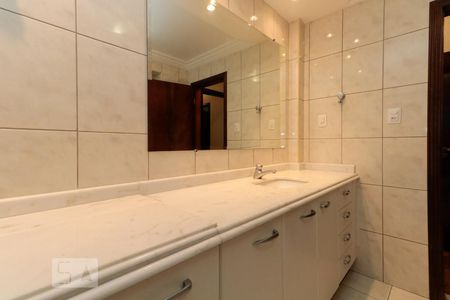 Apartamento à venda com 220m², 3 quartos e 2 vagasSuíte