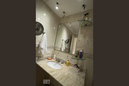 Apartamento à venda com 142m², 3 quartos e 2 vagas Apartamento à venda com 142m², 3 quartos e 2 vagasBanheiro da Suíte 3