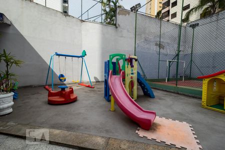 Apartamento à venda com 142m², 3 quartos e 2 vagas Apartamento à venda com 142m², 3 quartos e 2 vagasÁrea Comum - Playground