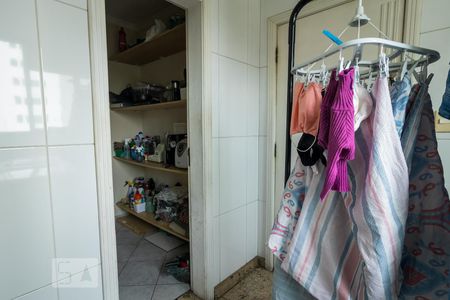 Apartamento à venda com 142m², 3 quartos e 2 vagas Apartamento à venda com 142m², 3 quartos e 2 vagasÁrea de Serviço