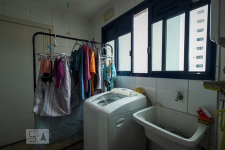 Apartamento à venda com 142m², 3 quartos e 2 vagas Apartamento à venda com 142m², 3 quartos e 2 vagasÁrea de Serviço