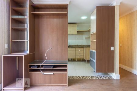 Sala de apartamento à venda com 2 quartos, 58m² em Jardim Tupanci, Barueri