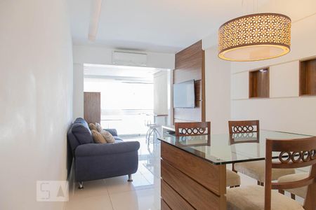 Sala de apartamento para alugar com 3 quartos, 80m² em Barra da Tijuca, Rio de Janeiro