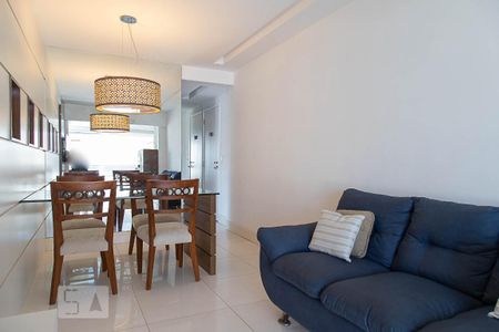 Sala de apartamento para alugar com 3 quartos, 80m² em Barra da Tijuca, Rio de Janeiro