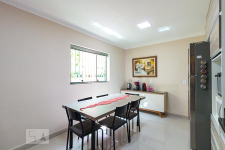 Casa para alugar com 250m², 3 quartos e 2 vagasCozinha