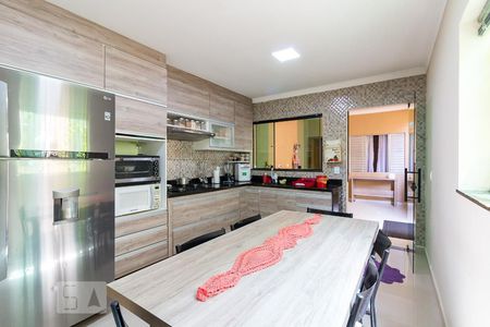 Casa para alugar com 250m², 3 quartos e 2 vagasCozinha